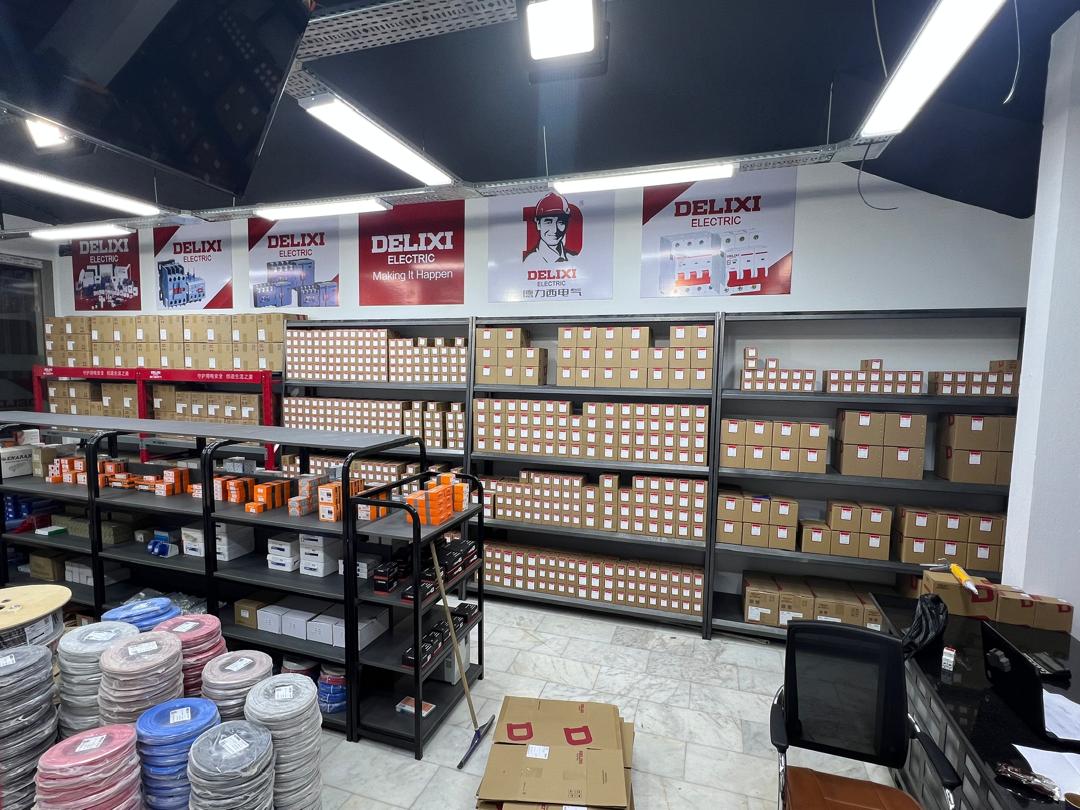 اللوحات الكهربائية